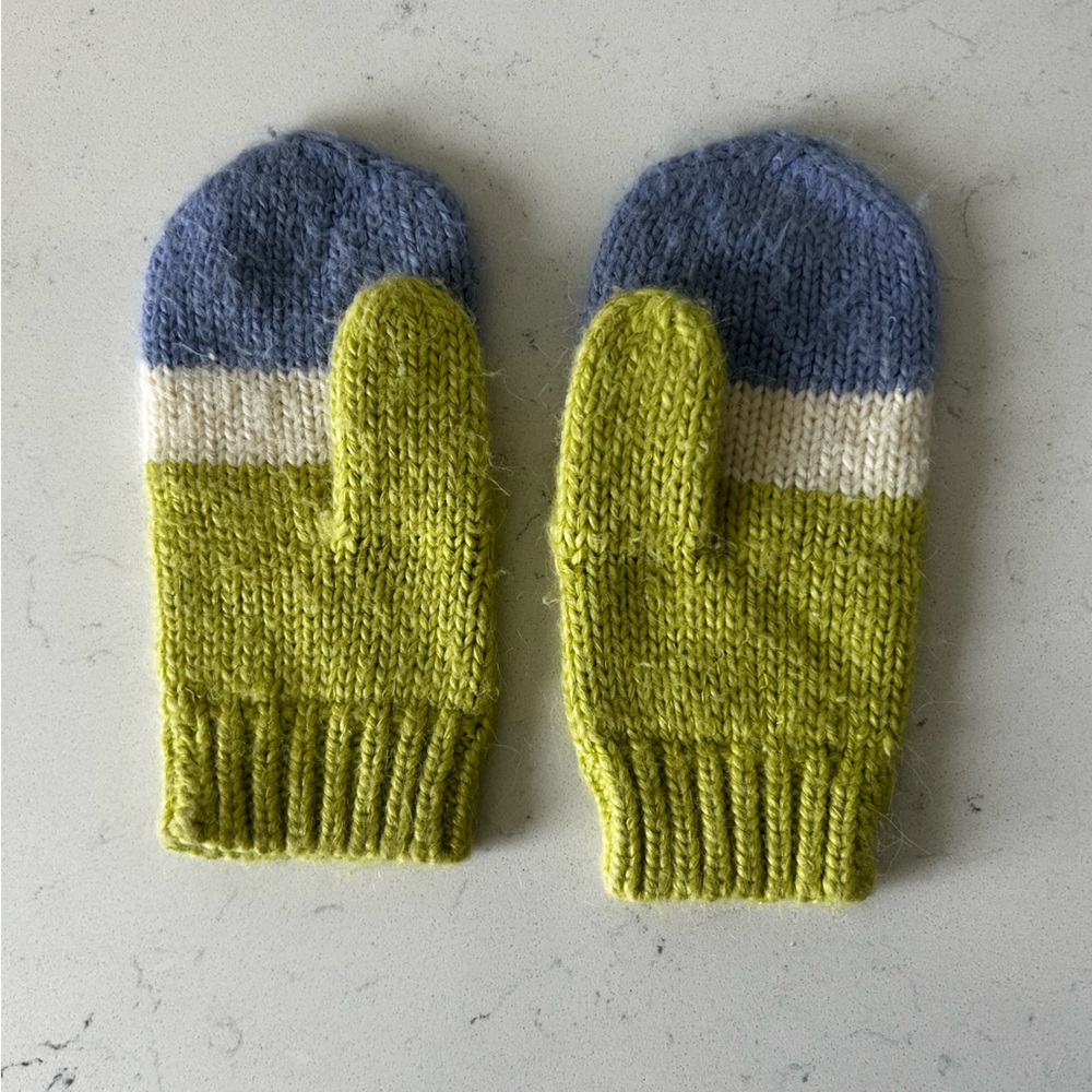 Vintage 90’s American Girl Mittens - Picture 2 of 3